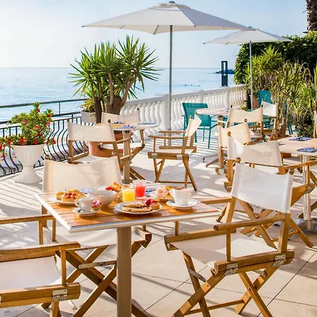 ホテル Golfo E Palme 3*