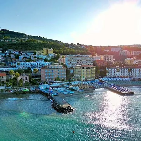 Hotel Golfo E Palme