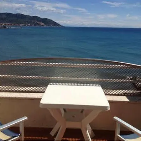 Golfo E Palme ディアーノ・マリーナ